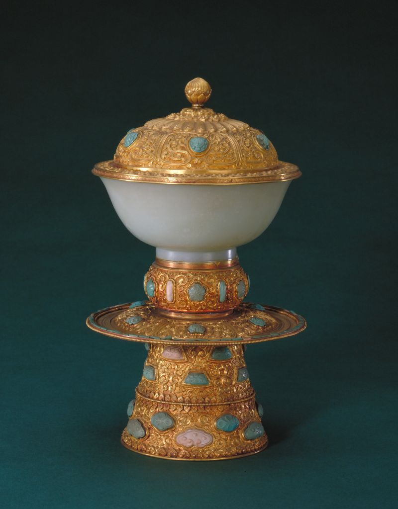 图片[1]-White jade bowl with gold chiseled flowers and high feet-China Archive